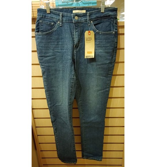 Levi's Women's Classic Dark Wash Skinny Jeans - Picture 2 of 4